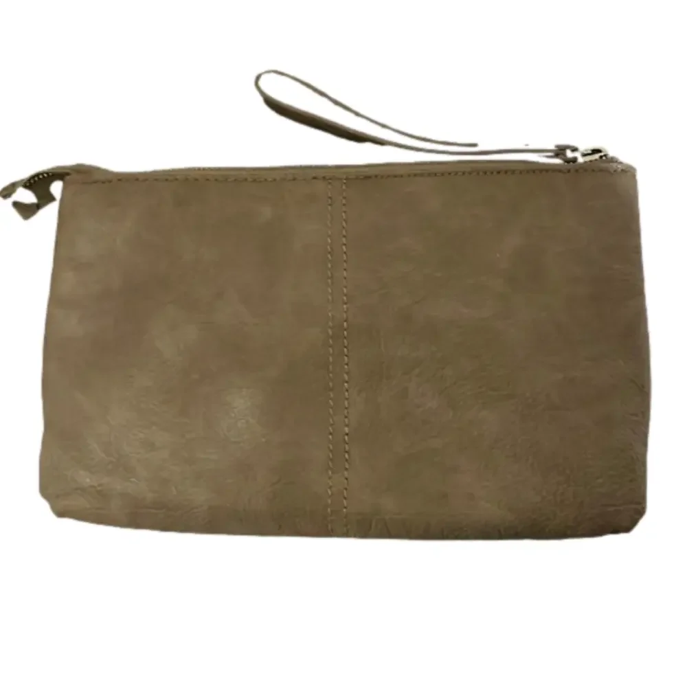 Jennifer Lopez sleek wristlet